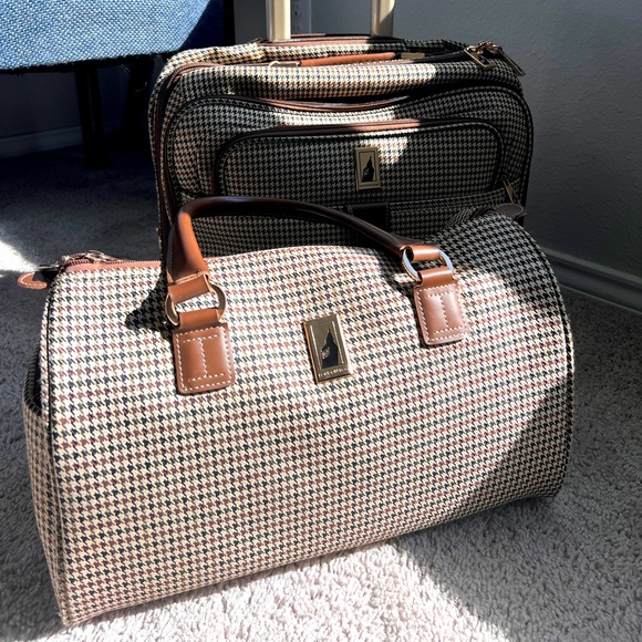 London Fog Carry On Bag - Picture 1 of 2